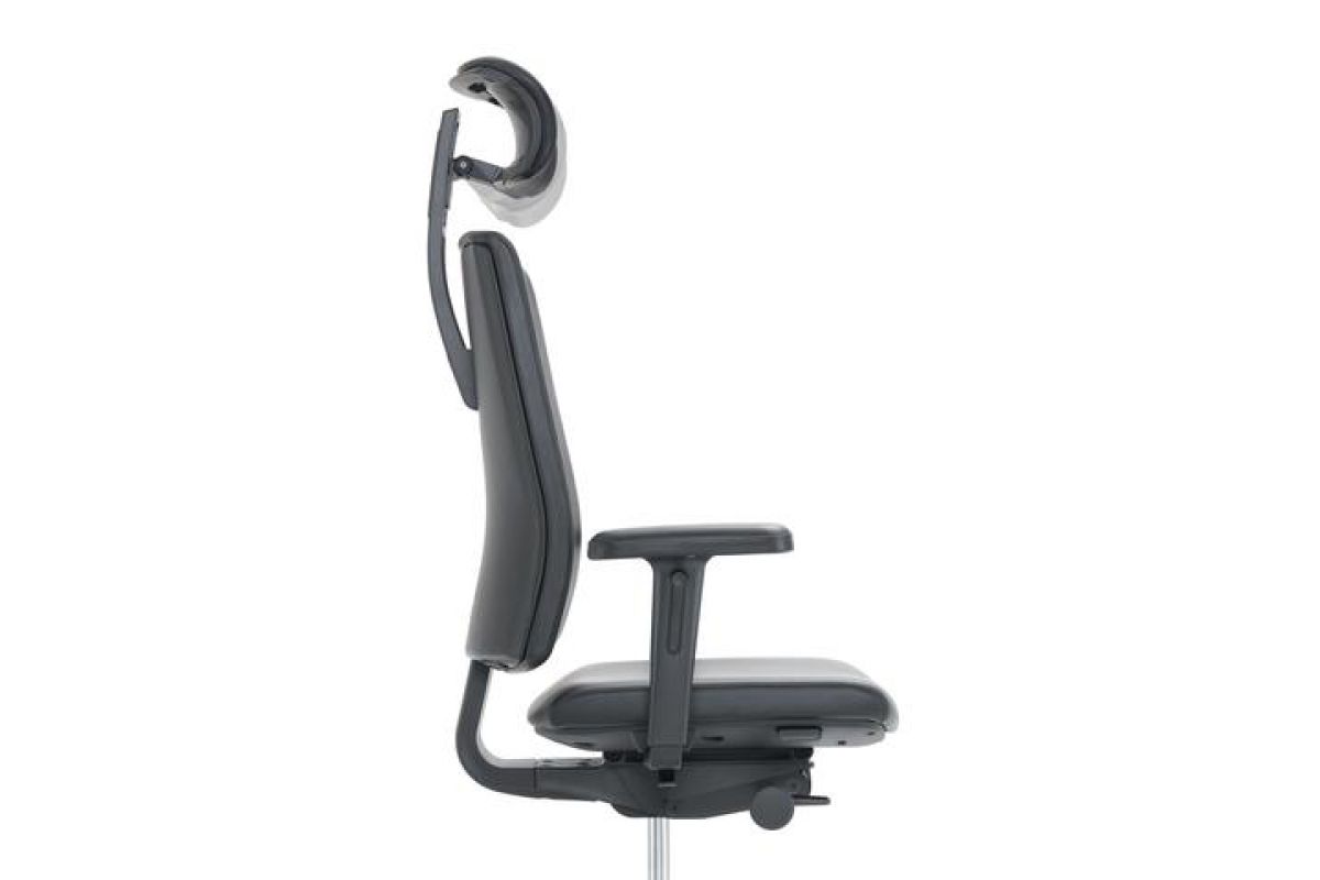 Siège de bureau ergonomique de qualité en cuir noir, avec accoudoirs 2D et piétement 5 branches en alu poli Kyra Girsberger