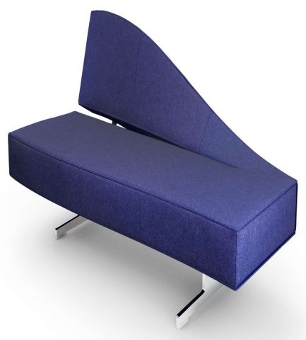 canapé design en tissu bleu sans accoudoirs, piétement en métal chromé
