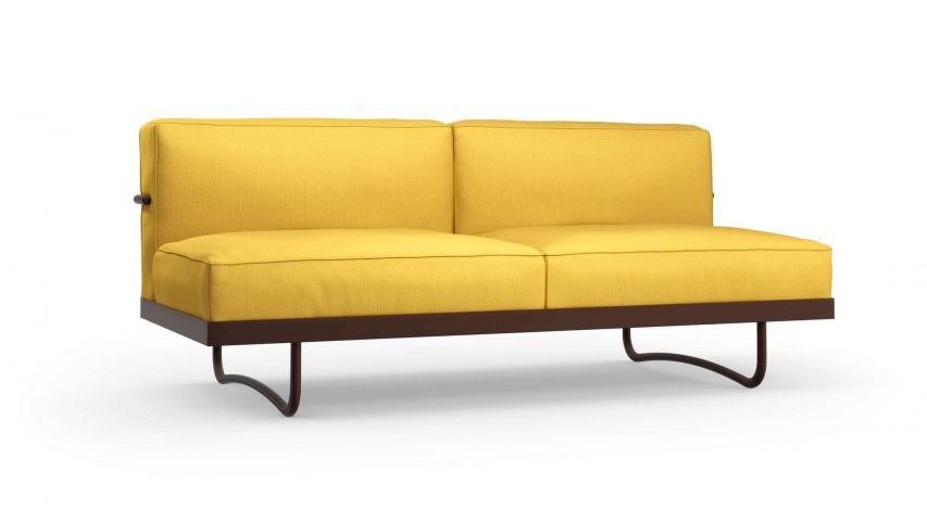 Canapé design et confortable en tissu jaune en structure peinte en marron, profil